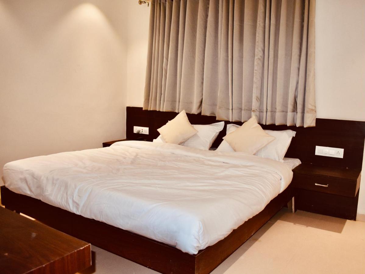 Hotel Vrindavan Palace Indore Exterior photo
