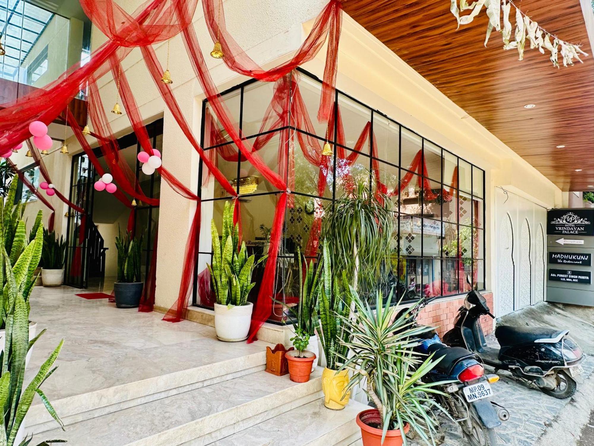 Hotel Vrindavan Palace Indore Exterior photo